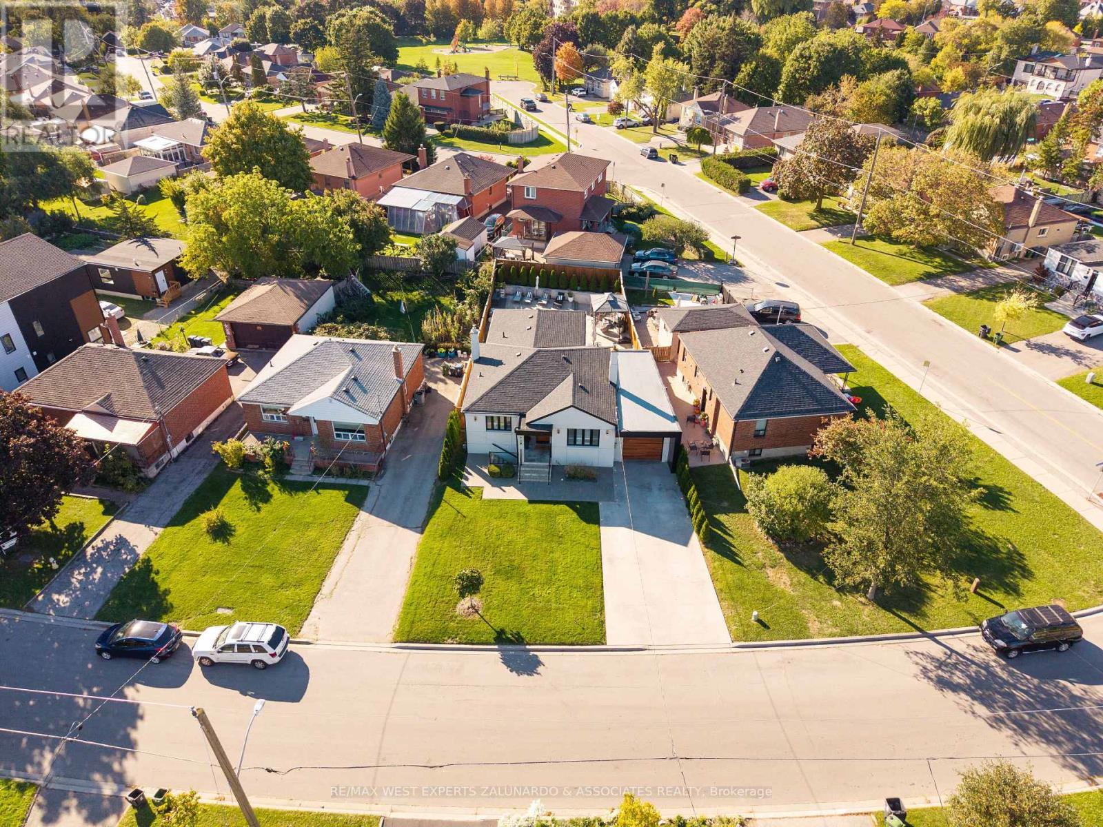 18 Smallwood Drive, Toronto (downsview-roding-cfb), Ontario