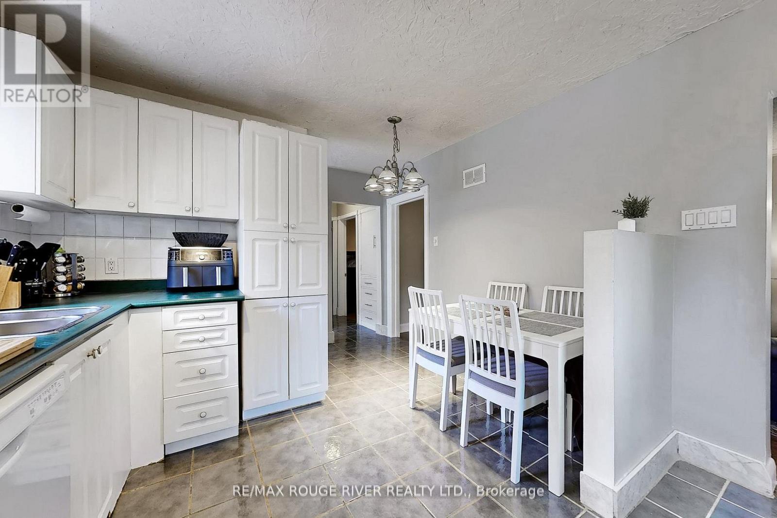 92 Eastville Avenue, Toronto (cliffcrest), Ontario