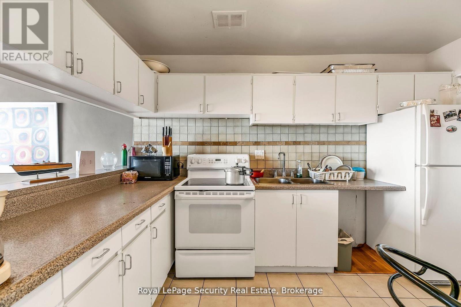 2413 - 10 Martha Eaton Way, Toronto (brookhaven-amesbury), Ontario