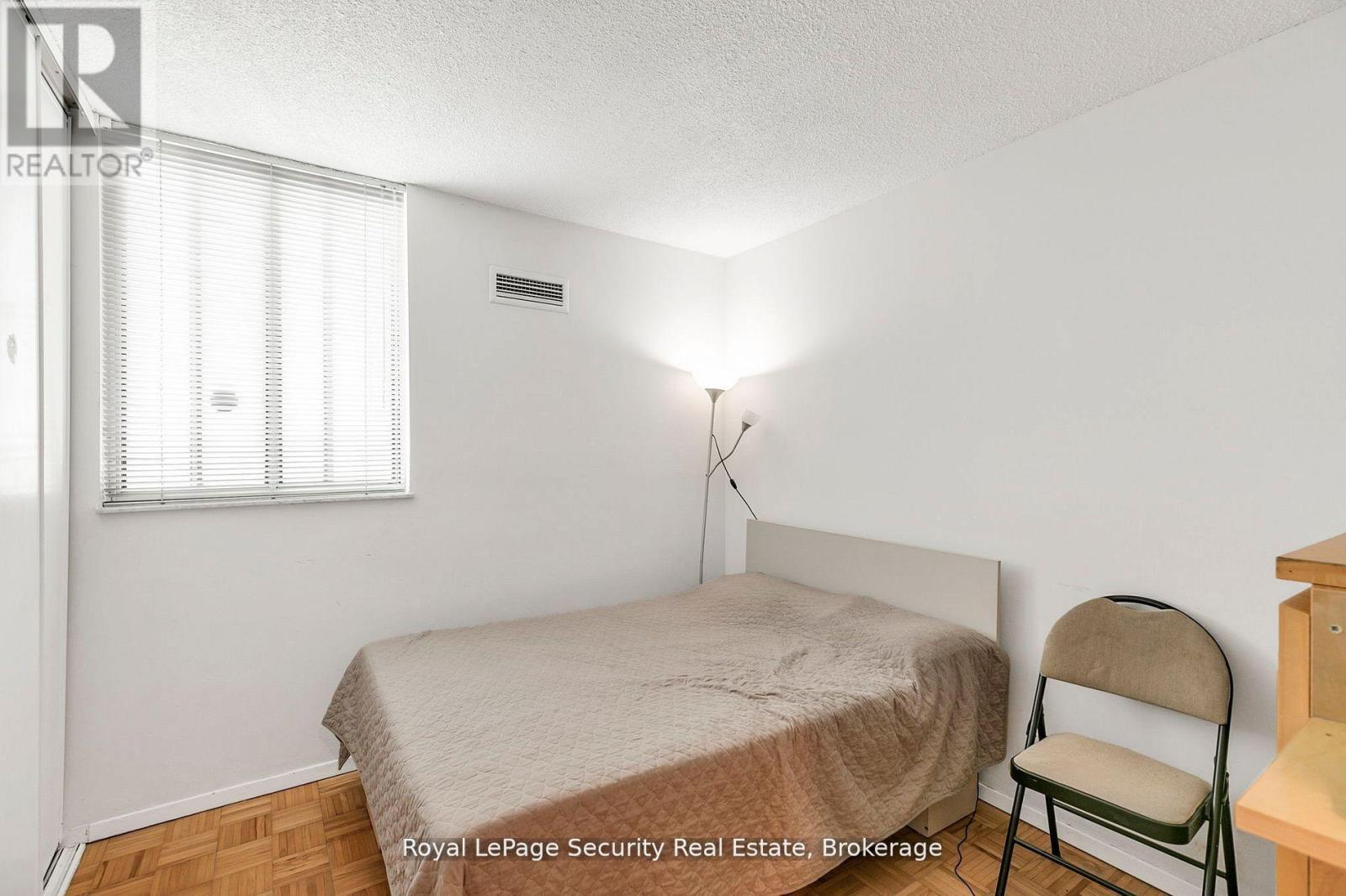 2413 - 10 Martha Eaton Way, Toronto (brookhaven-amesbury), Ontario