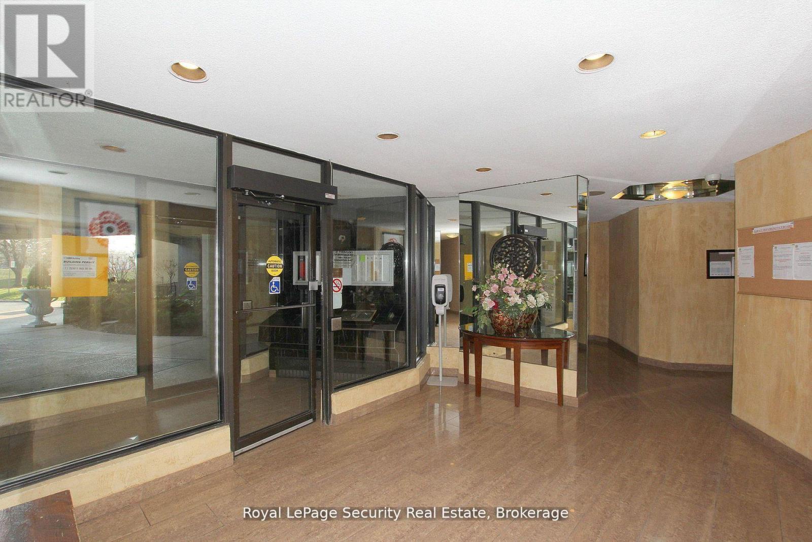 2413 - 10 Martha Eaton Way, Toronto (brookhaven-amesbury), Ontario