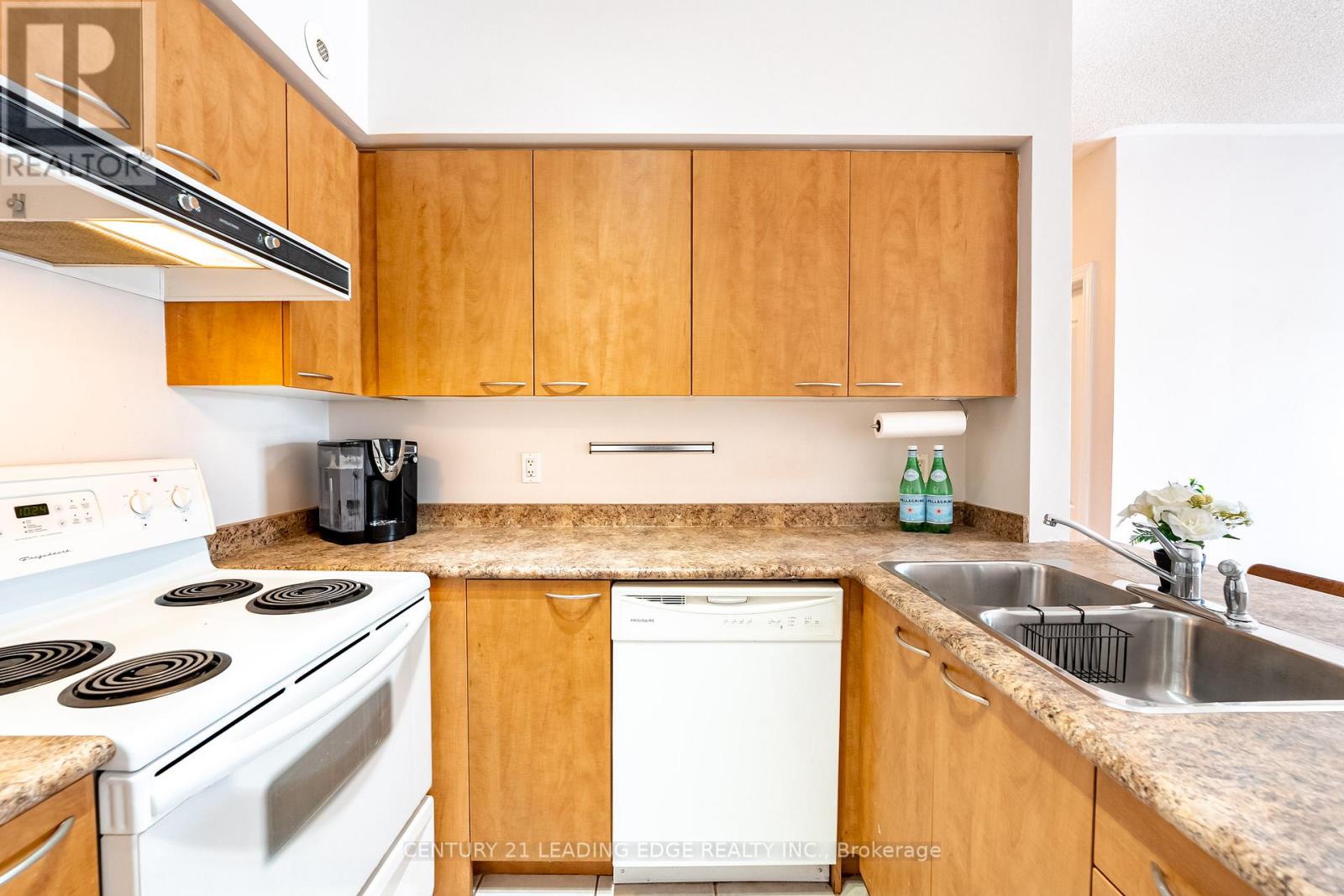 202 - 65 Cranborne Avenue, Toronto (victoria Village), Ontario