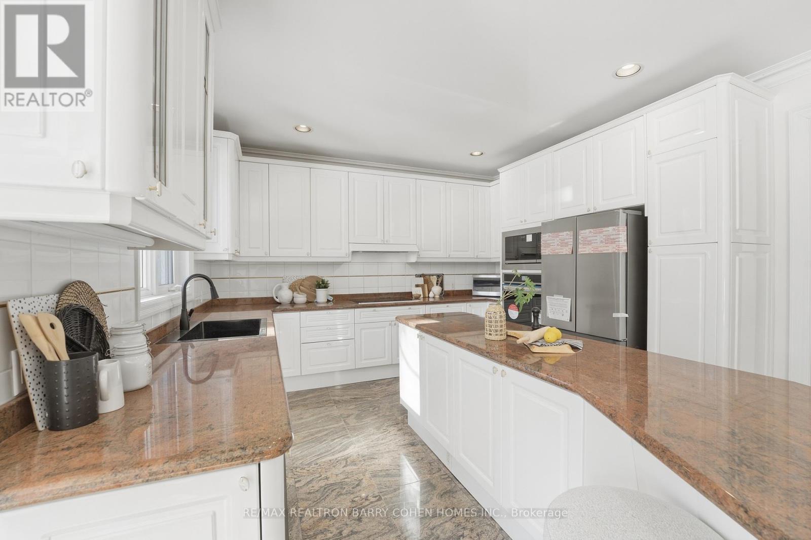 19 Risebrough Avenue, Toronto (willowdale East), Ontario