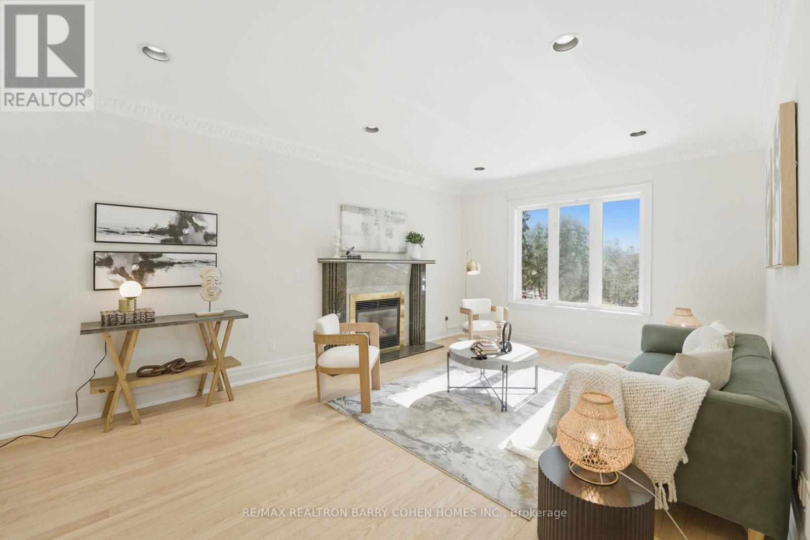 19 Risebrough Avenue, Toronto (willowdale East), Ontario