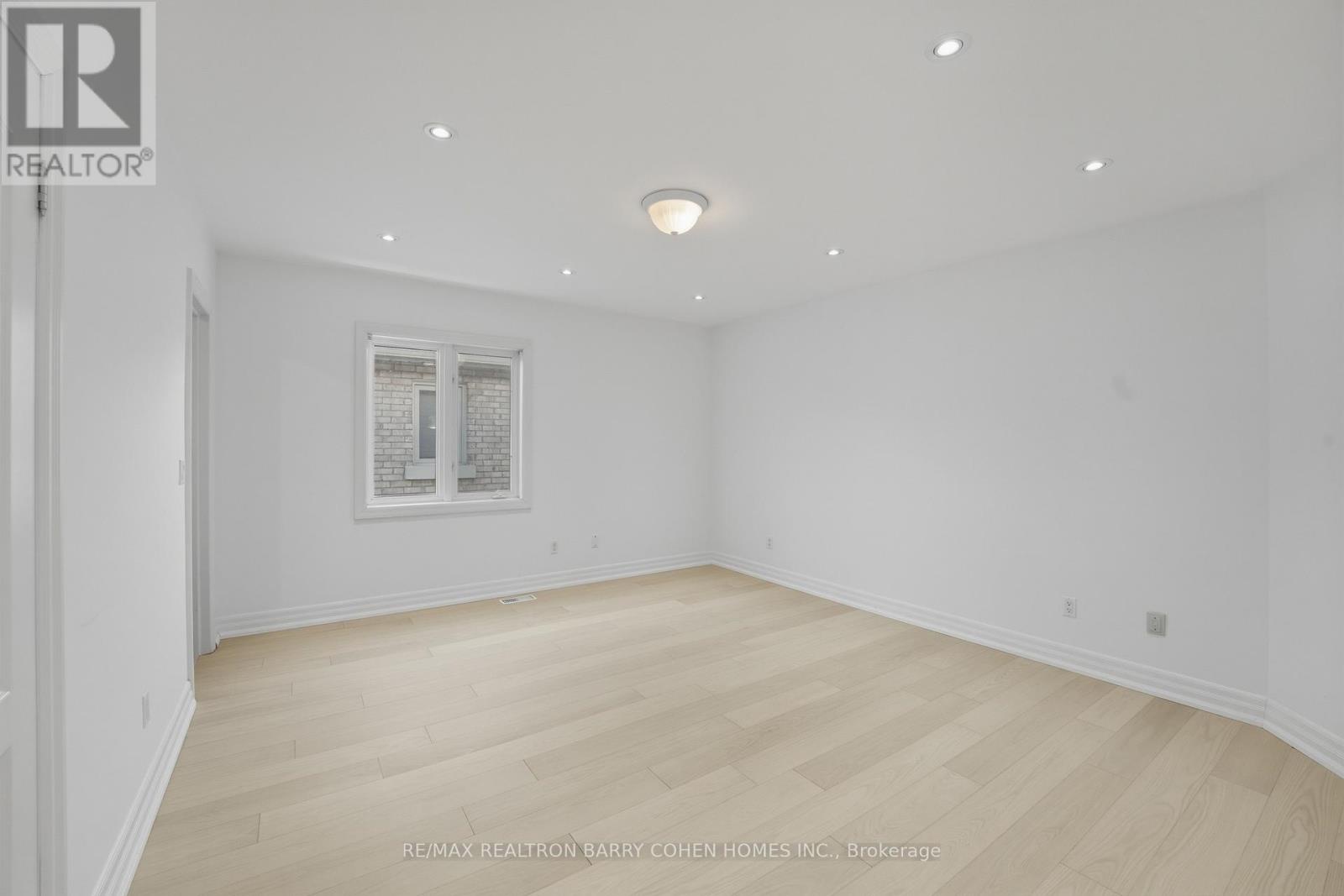 19 Risebrough Avenue, Toronto (willowdale East), Ontario