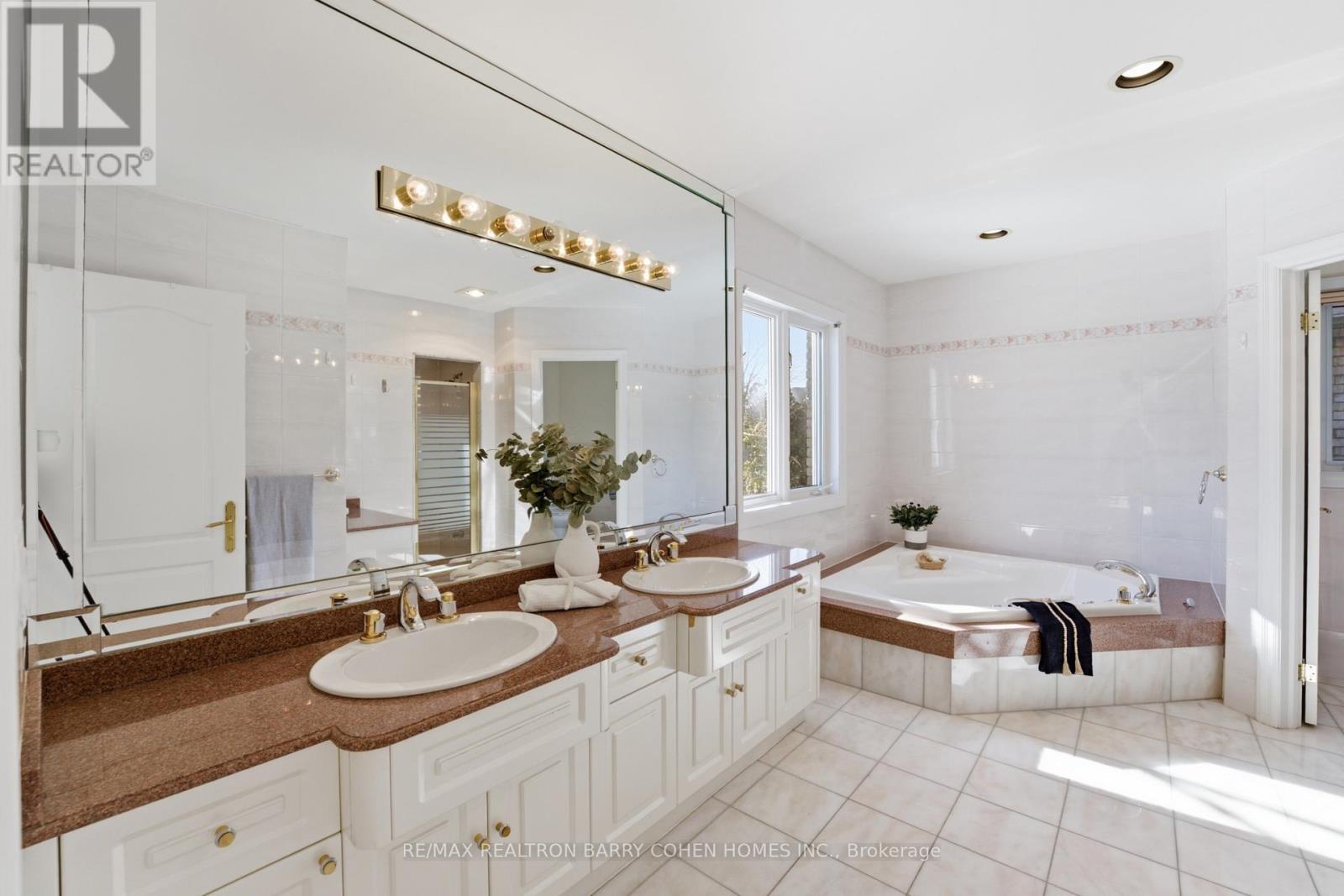 19 Risebrough Avenue, Toronto (willowdale East), Ontario