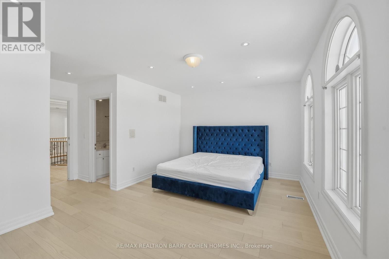 19 Risebrough Avenue, Toronto (willowdale East), Ontario