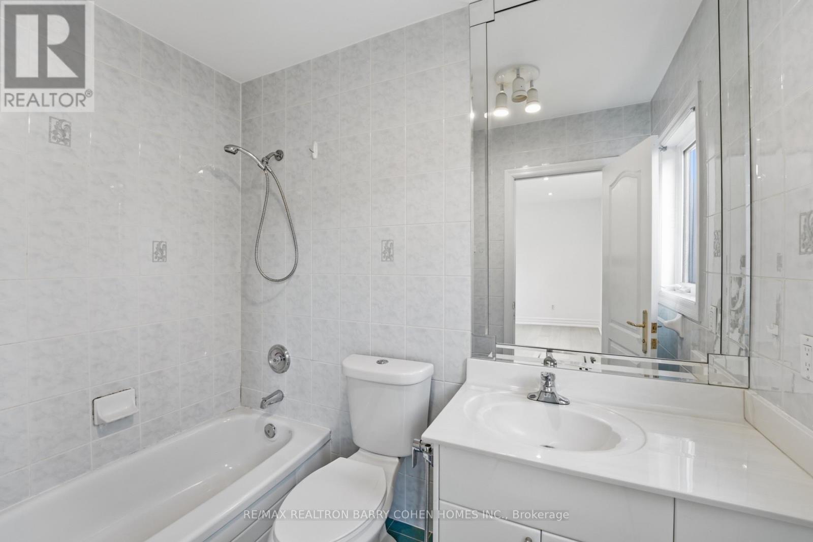 19 Risebrough Avenue, Toronto (willowdale East), Ontario