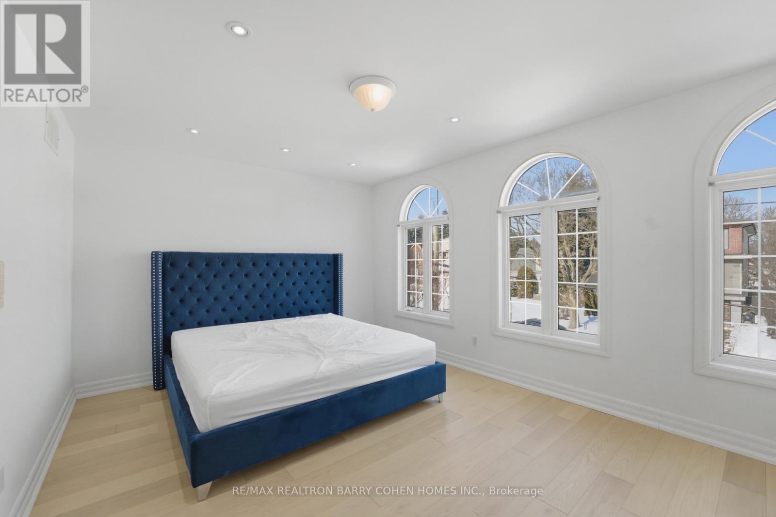 19 Risebrough Avenue, Toronto (willowdale East), Ontario