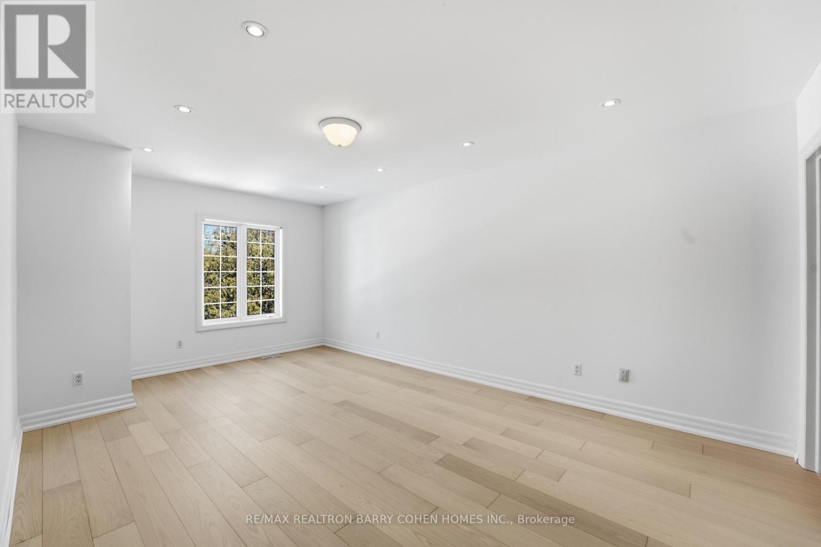 19 Risebrough Avenue, Toronto (willowdale East), Ontario