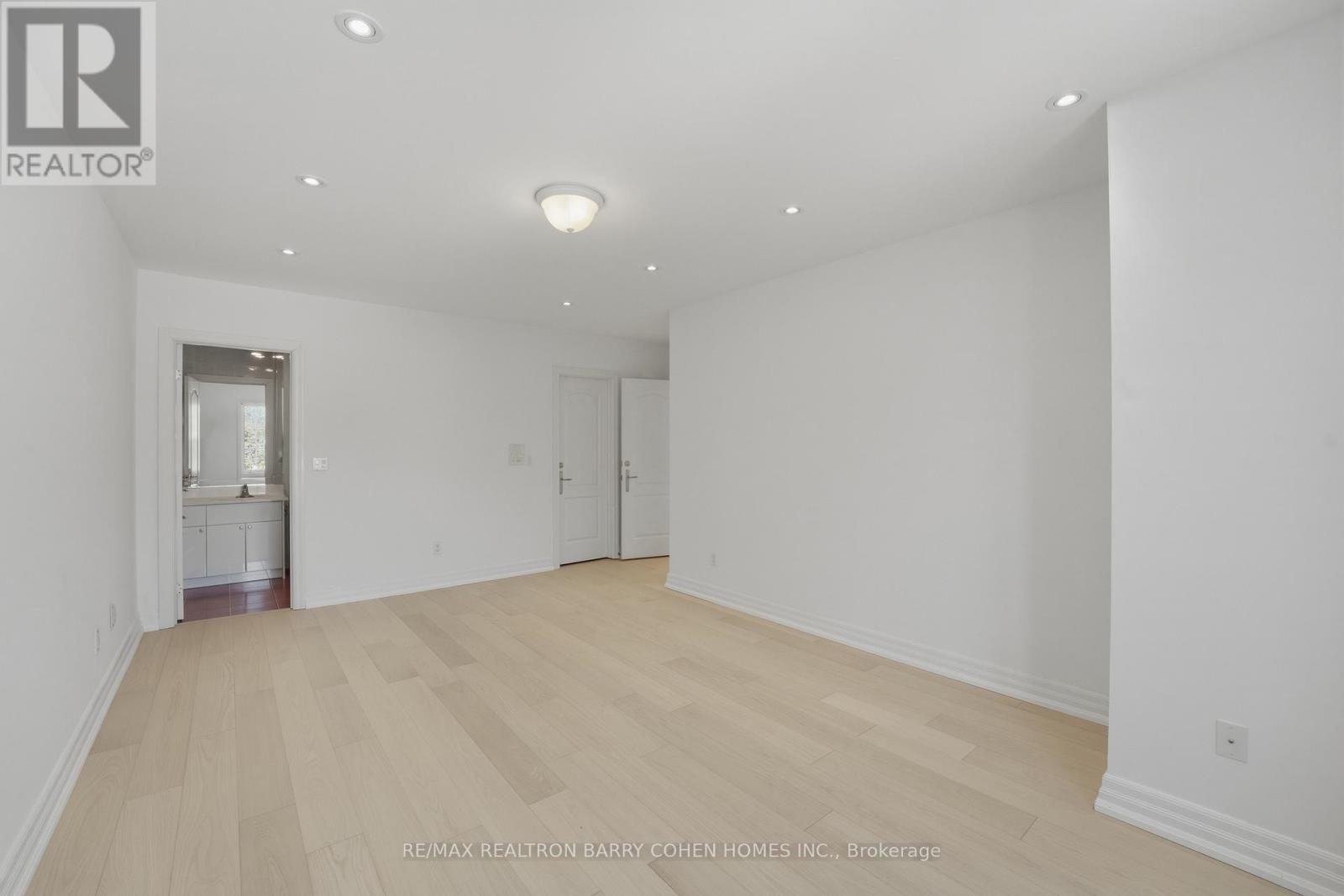 19 Risebrough Avenue, Toronto (willowdale East), Ontario