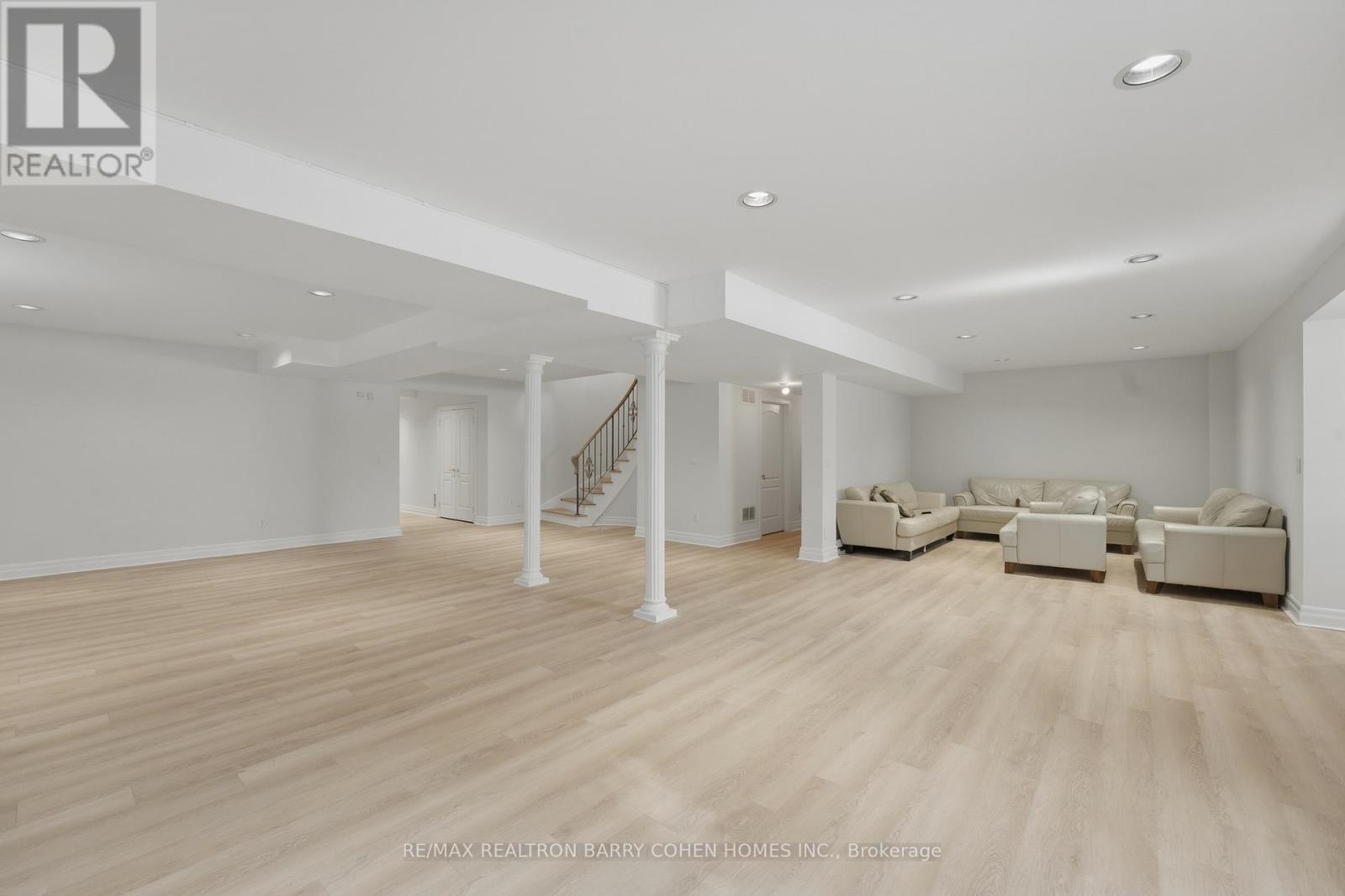 19 Risebrough Avenue, Toronto (willowdale East), Ontario