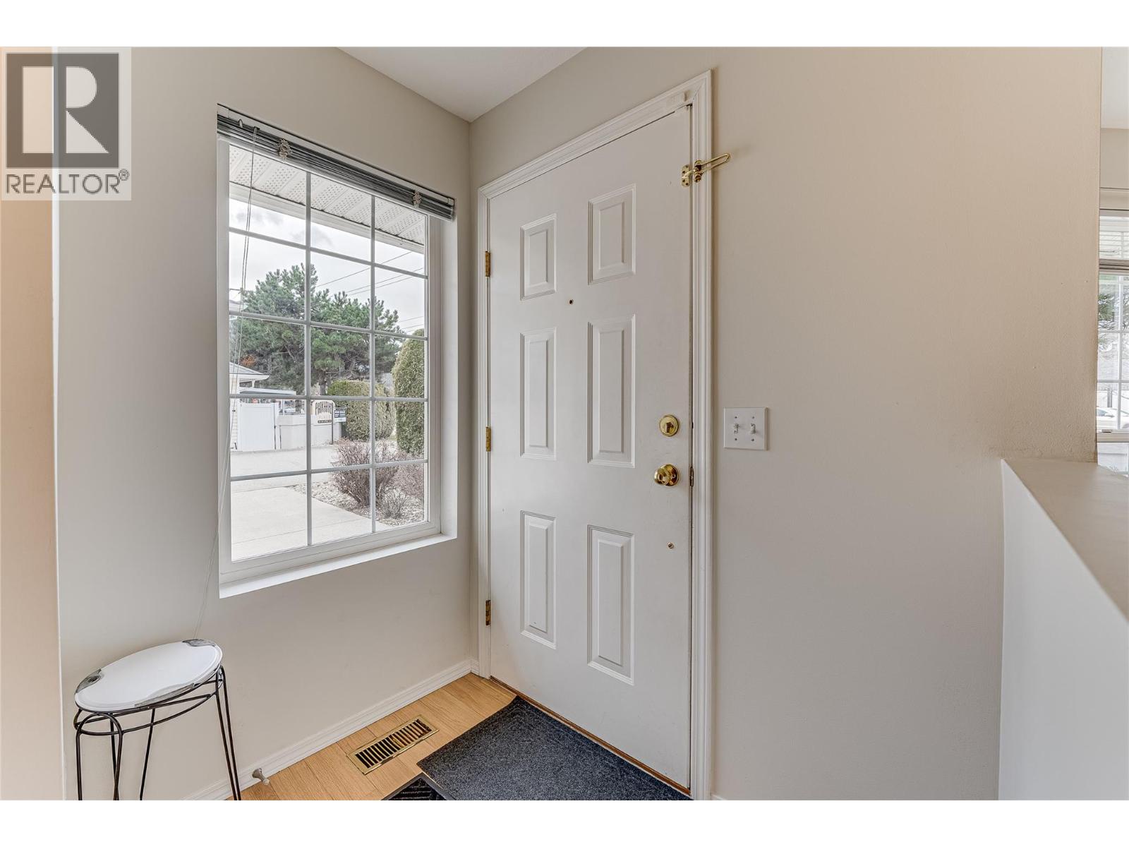 870 10 Street Sw Unit# 101, Salmon Arm, British Columbia