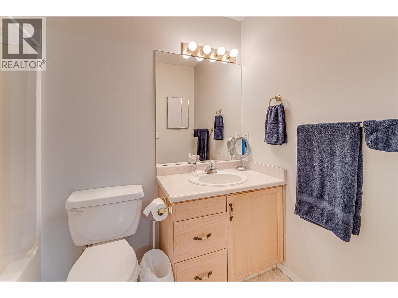 870 10 Street Sw Unit# 101, Salmon Arm, British Columbia