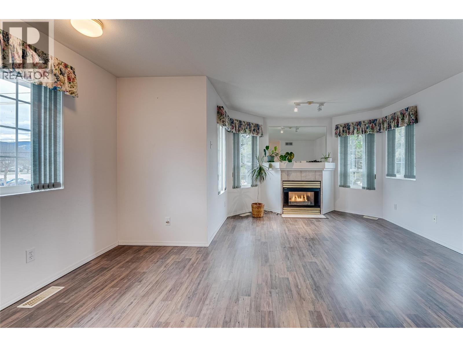 870 10 Street Sw Unit# 101, Salmon Arm, British Columbia