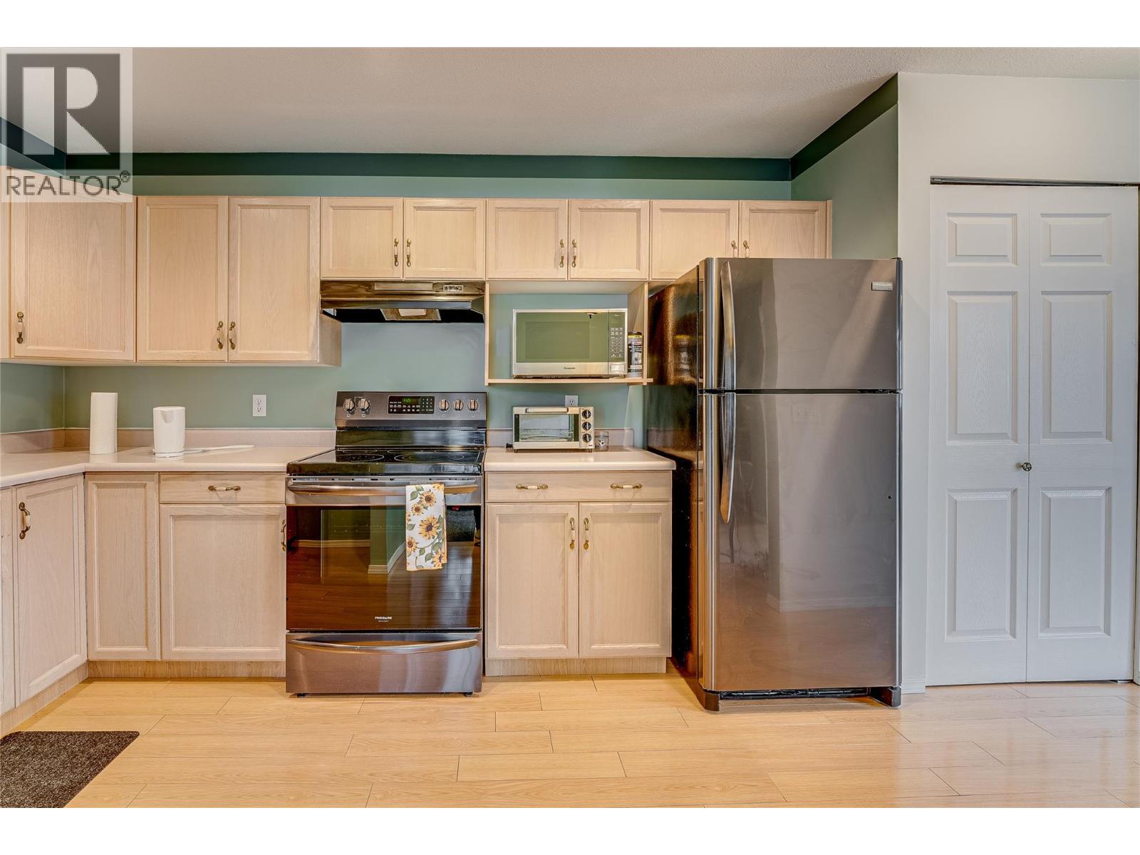 870 10 Street Sw Unit# 101, Salmon Arm, British Columbia