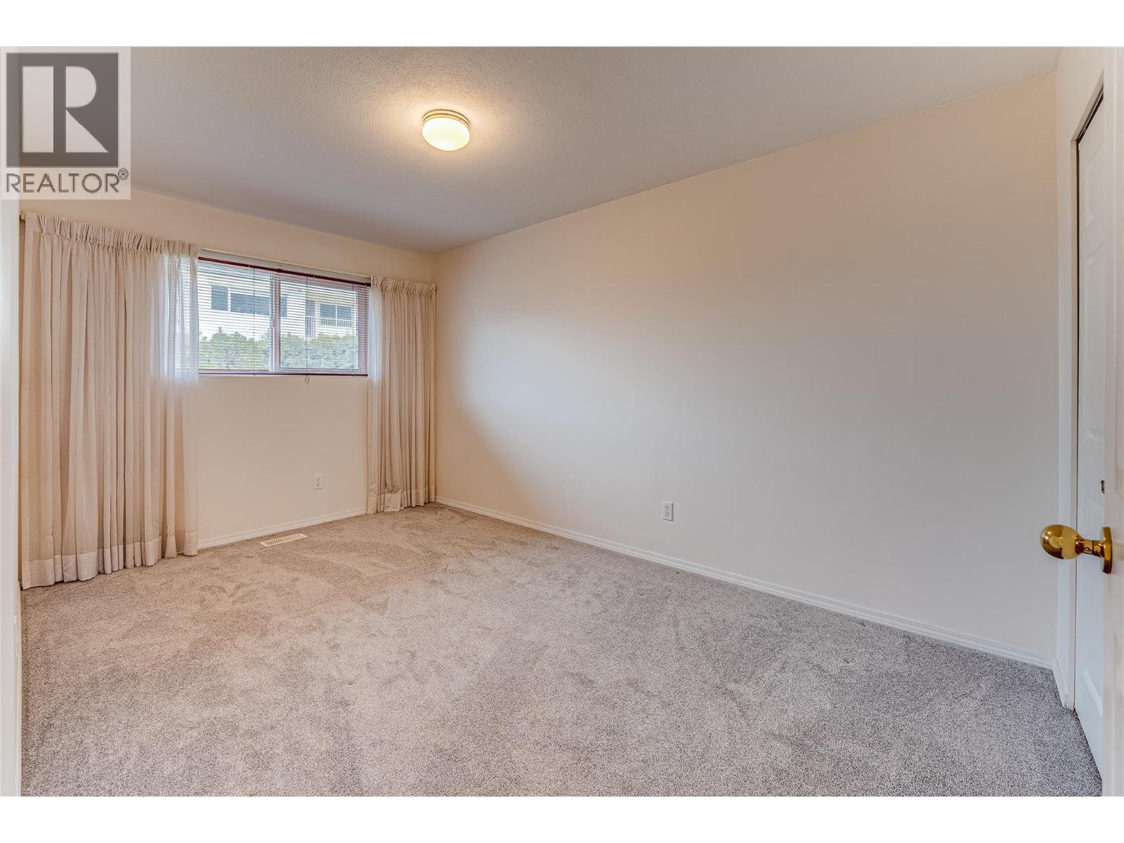 870 10 Street Sw Unit# 101, Salmon Arm, British Columbia