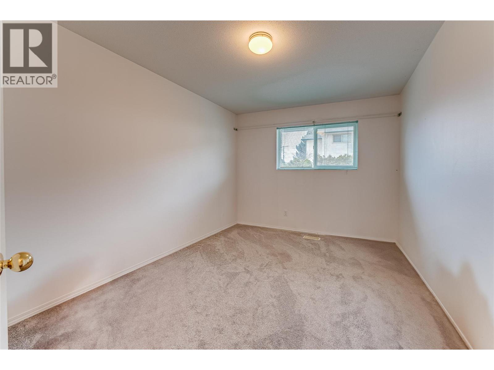 870 10 Street Sw Unit# 101, Salmon Arm, British Columbia