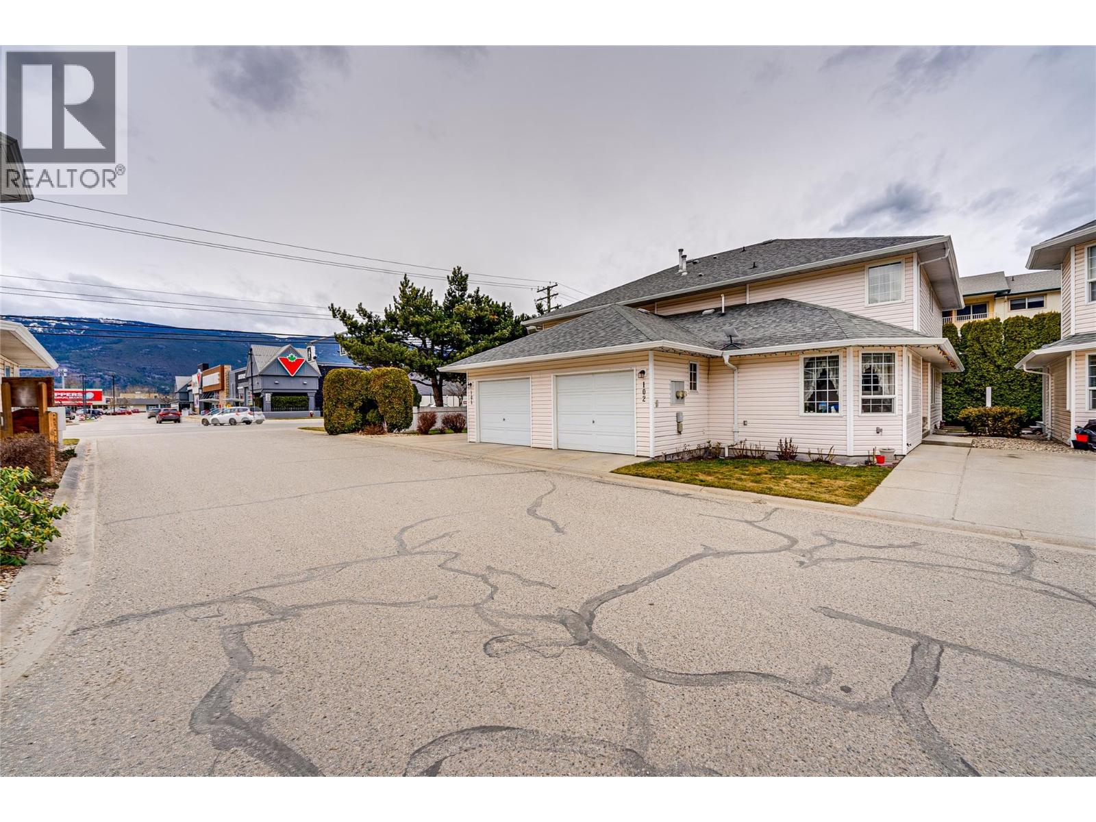 870 10 Street Sw Unit# 101, Salmon Arm, British Columbia