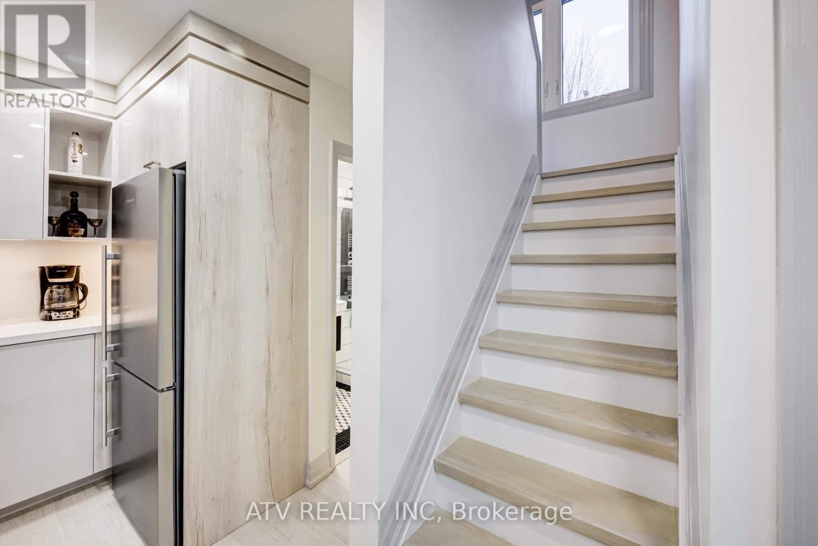 19 Albani Street, Toronto (mimico), Ontario