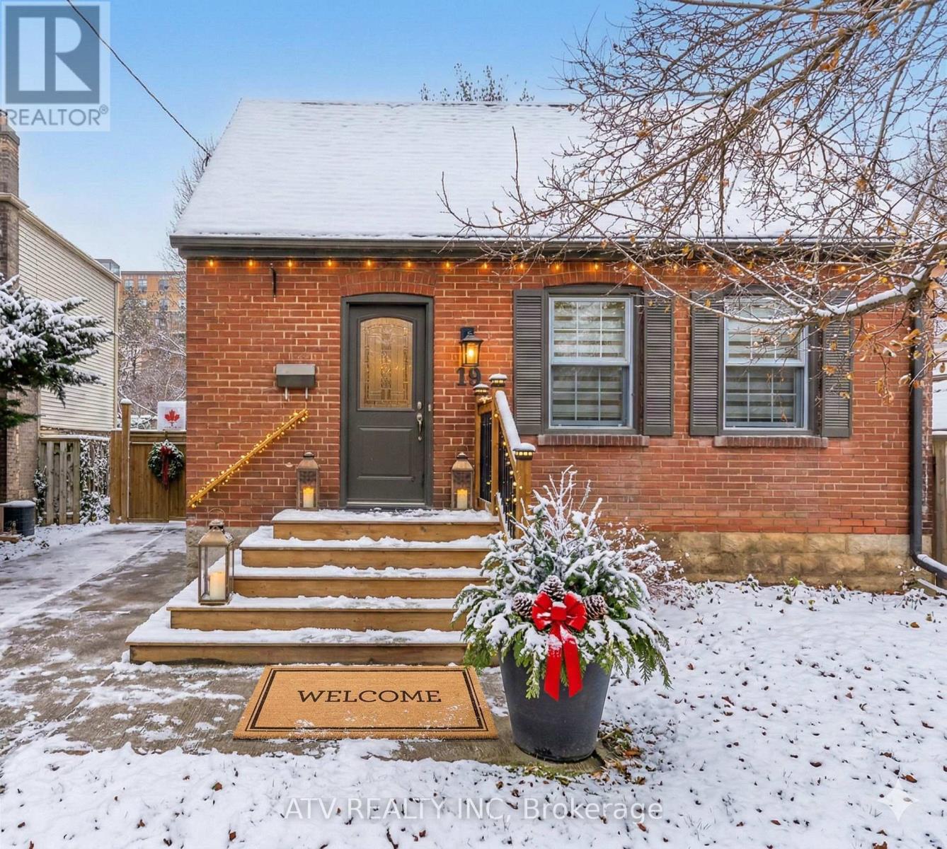 19 Albani Street, Toronto (mimico), Ontario