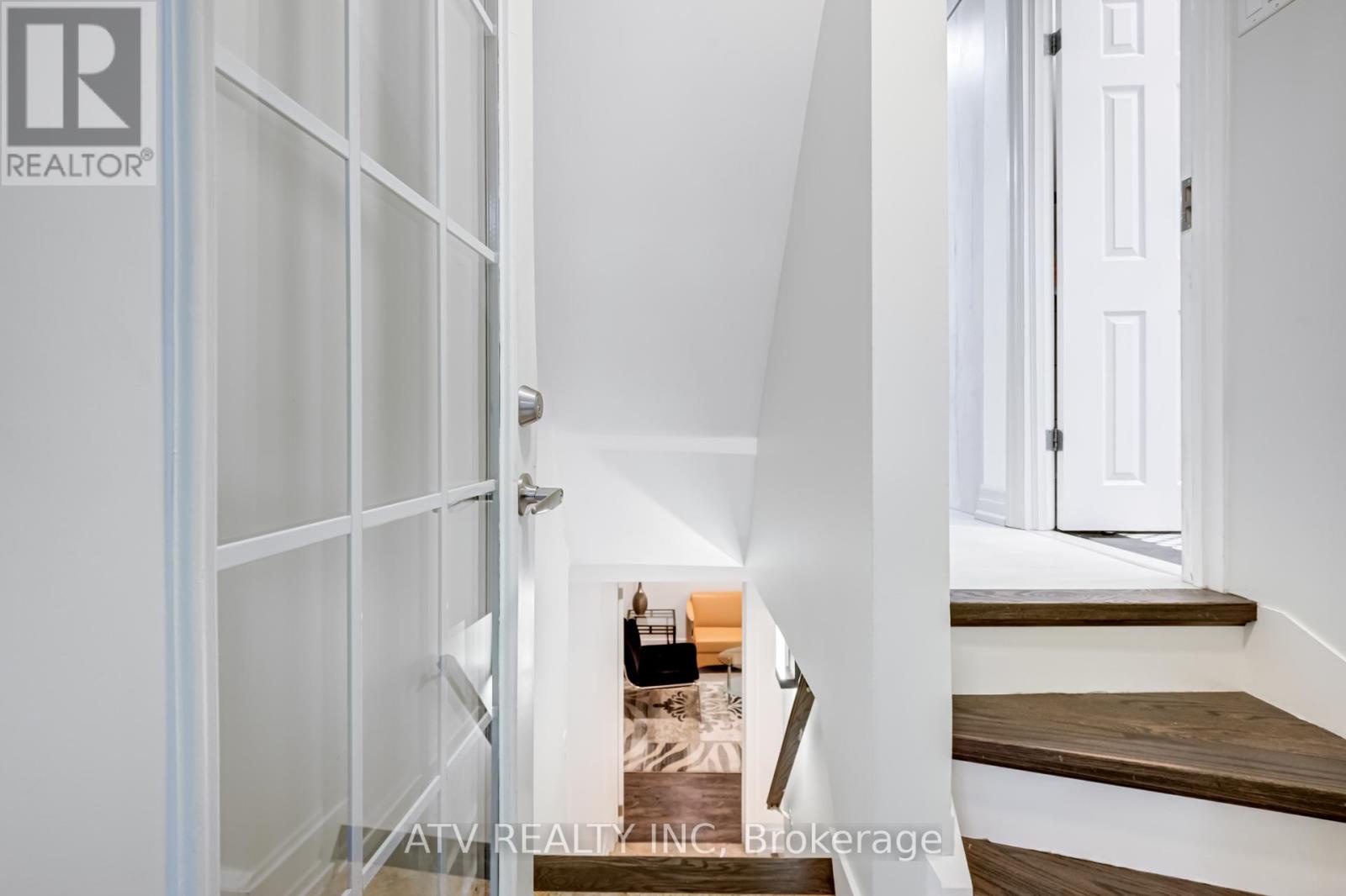 19 Albani Street, Toronto (mimico), Ontario