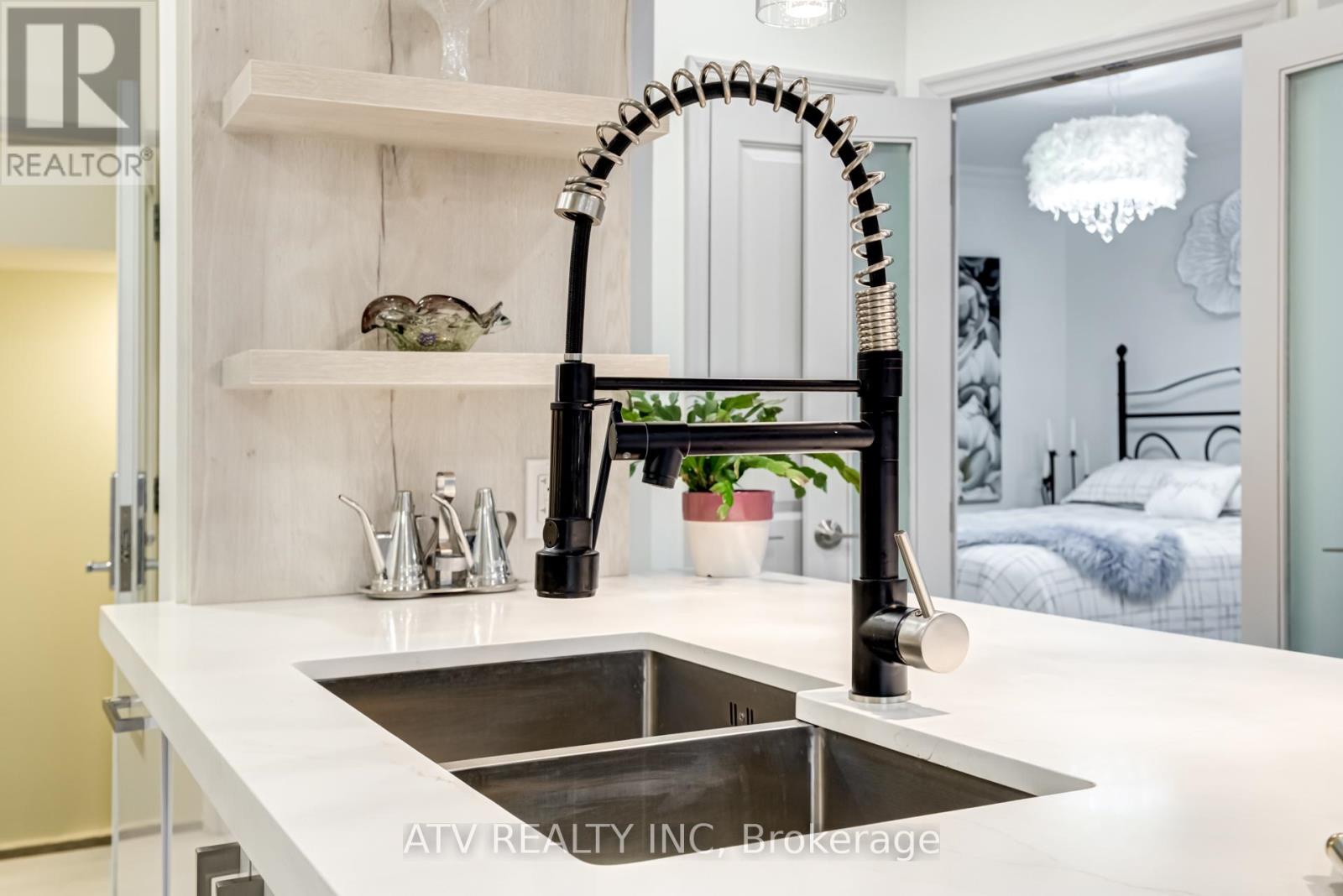 19 Albani Street, Toronto (mimico), Ontario