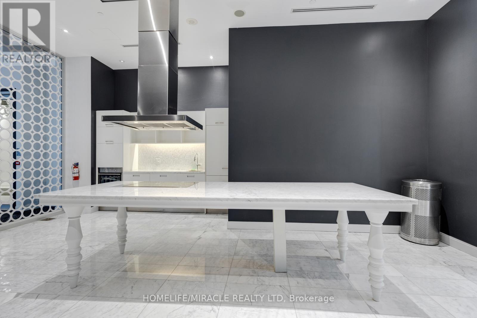 2202 - 90 Park Lawn Road, Toronto (mimico), Ontario