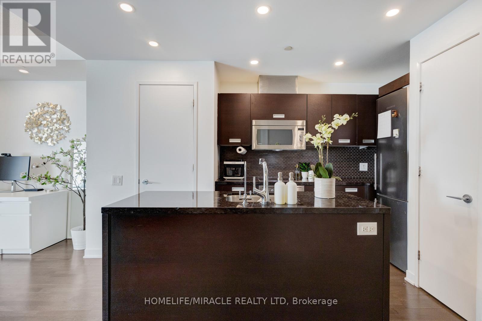 2202 - 90 Park Lawn Road, Toronto (mimico), Ontario