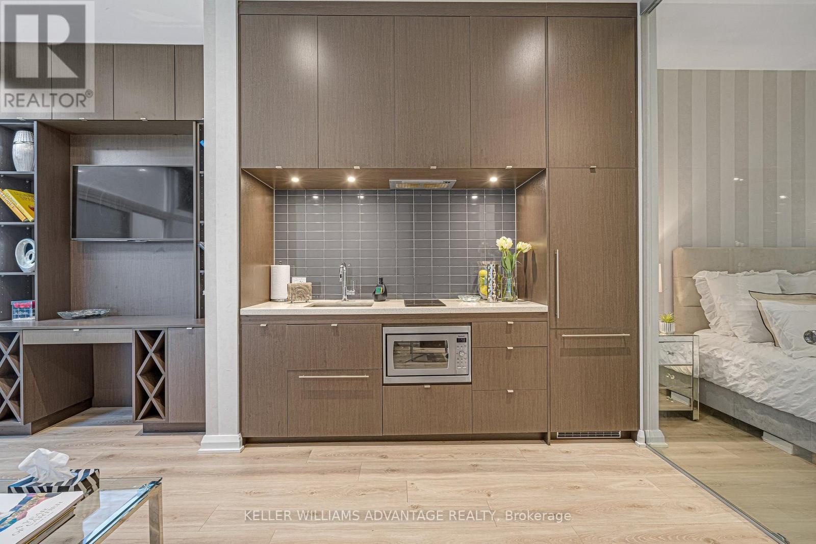 304 - 155 Yorkville Avenue, Toronto (annex), Ontario