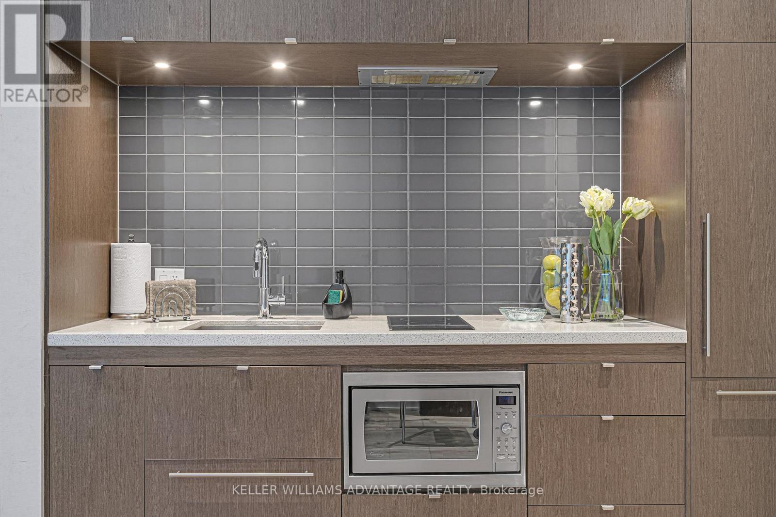 304 - 155 Yorkville Avenue, Toronto (annex), Ontario