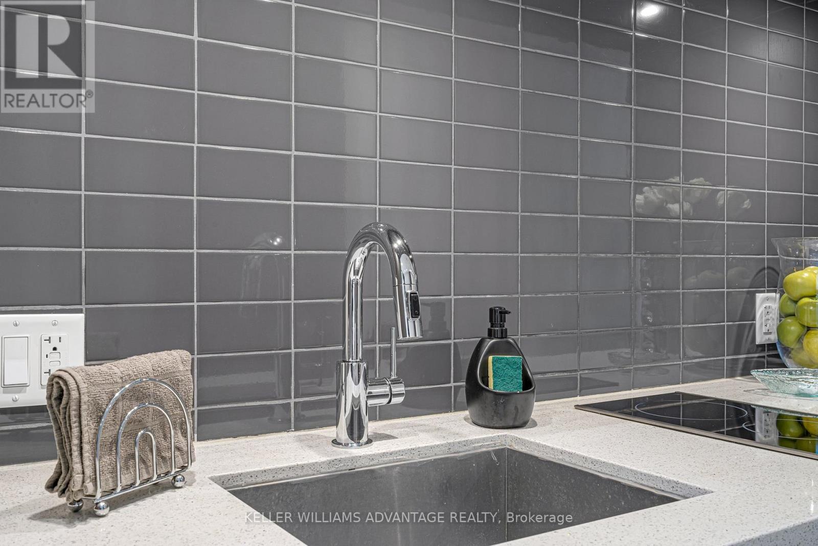 304 - 155 Yorkville Avenue, Toronto (annex), Ontario