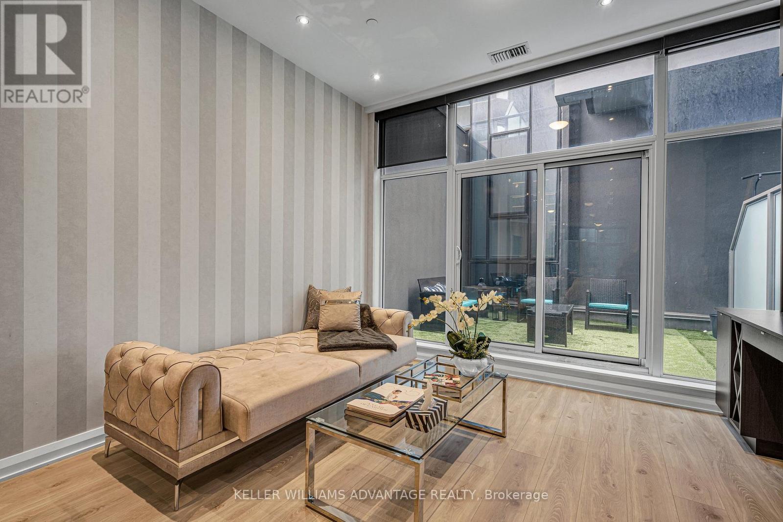 304 - 155 Yorkville Avenue, Toronto (annex), Ontario