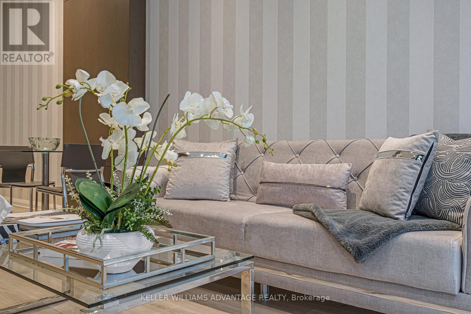 304 - 155 Yorkville Avenue, Toronto (annex), Ontario