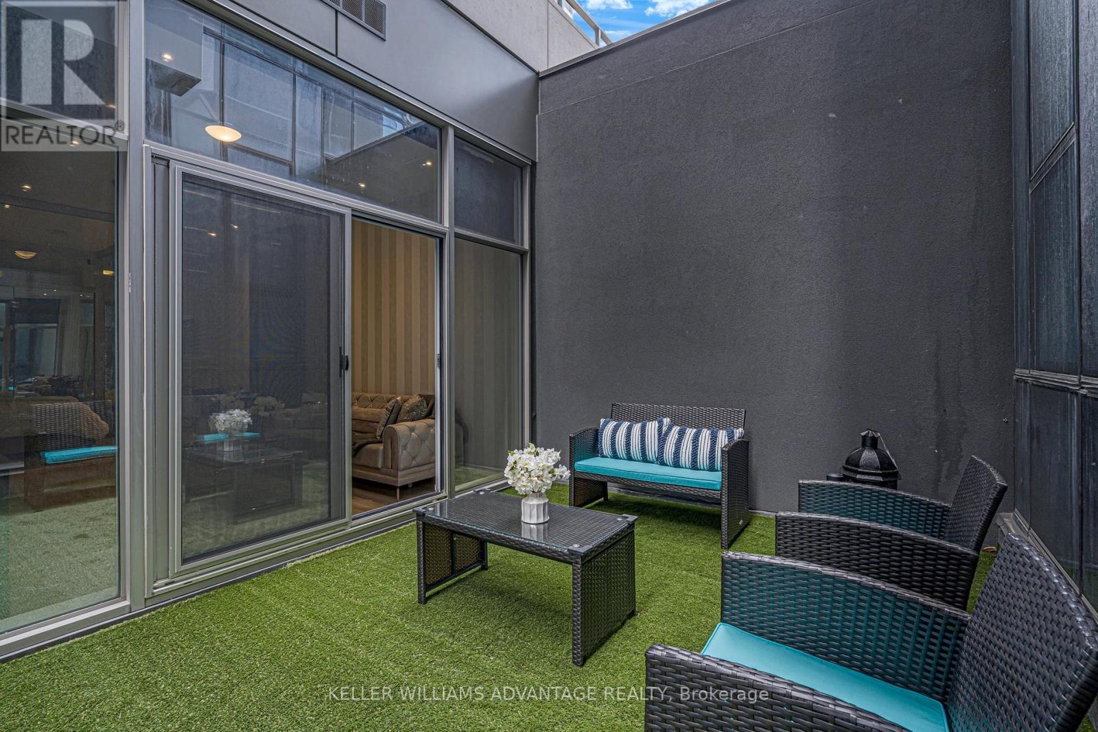 304 - 155 Yorkville Avenue, Toronto (annex), Ontario