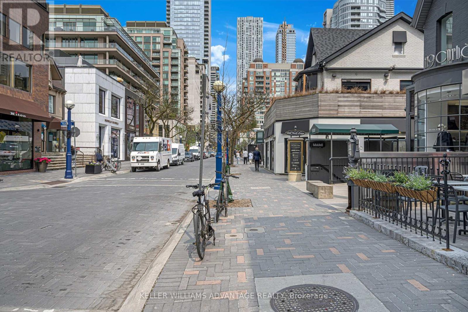 304 - 155 Yorkville Avenue, Toronto (annex), Ontario