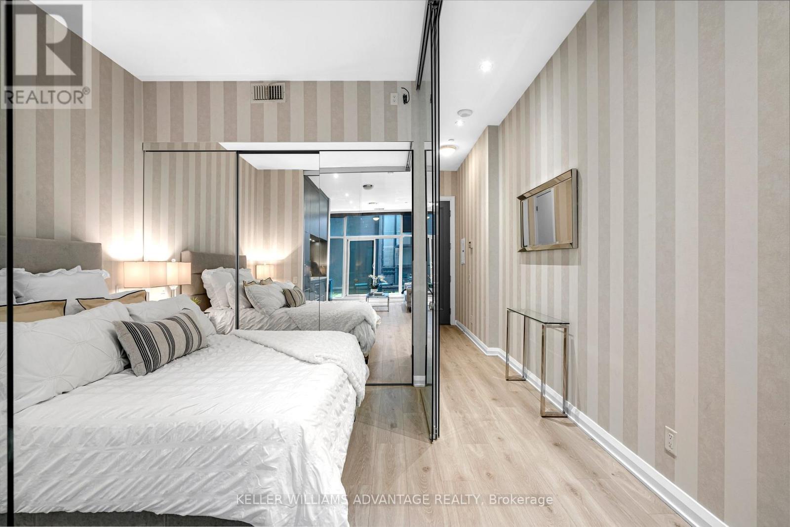 304 - 155 Yorkville Avenue, Toronto (annex), Ontario