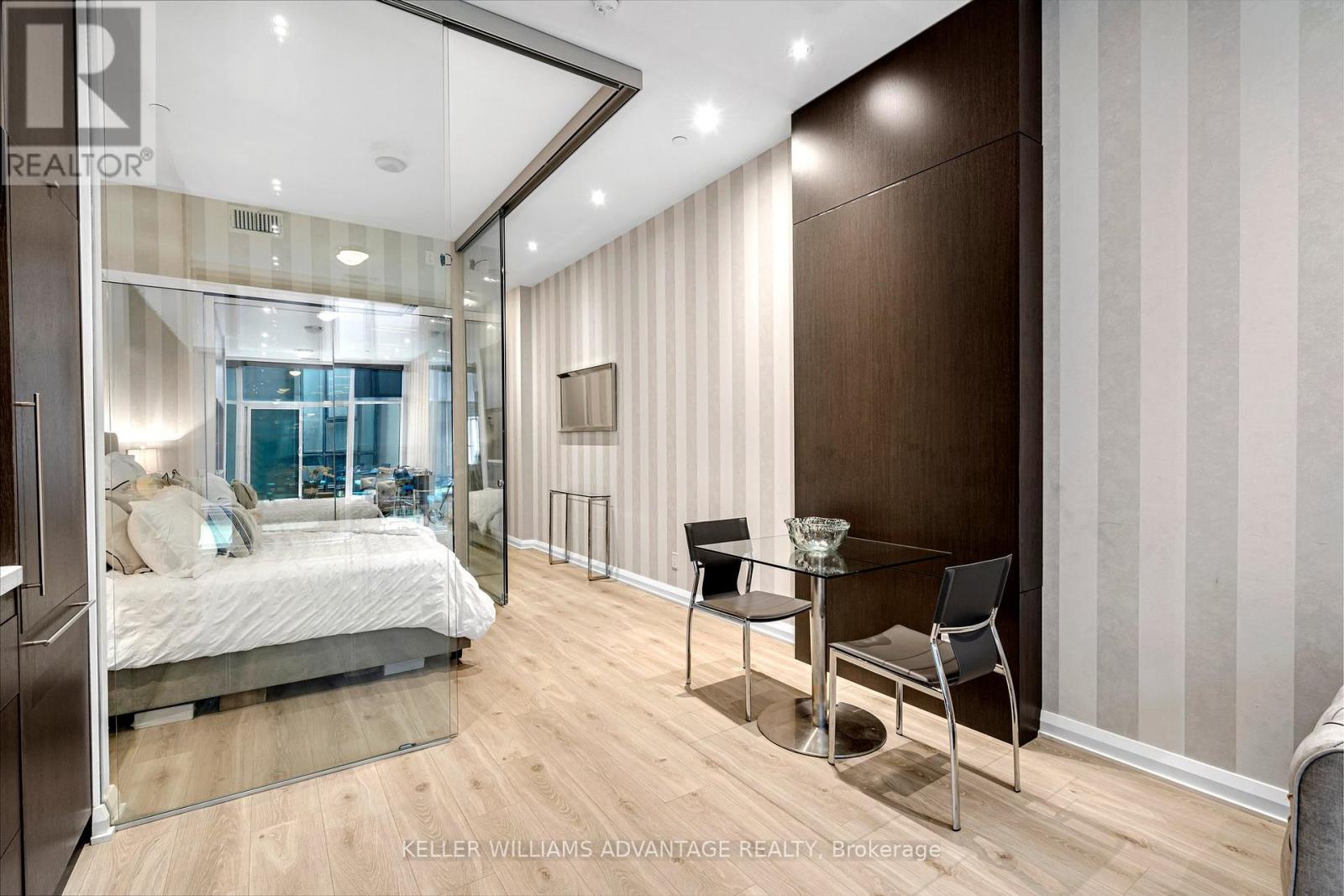 304 - 155 Yorkville Avenue, Toronto (annex), Ontario