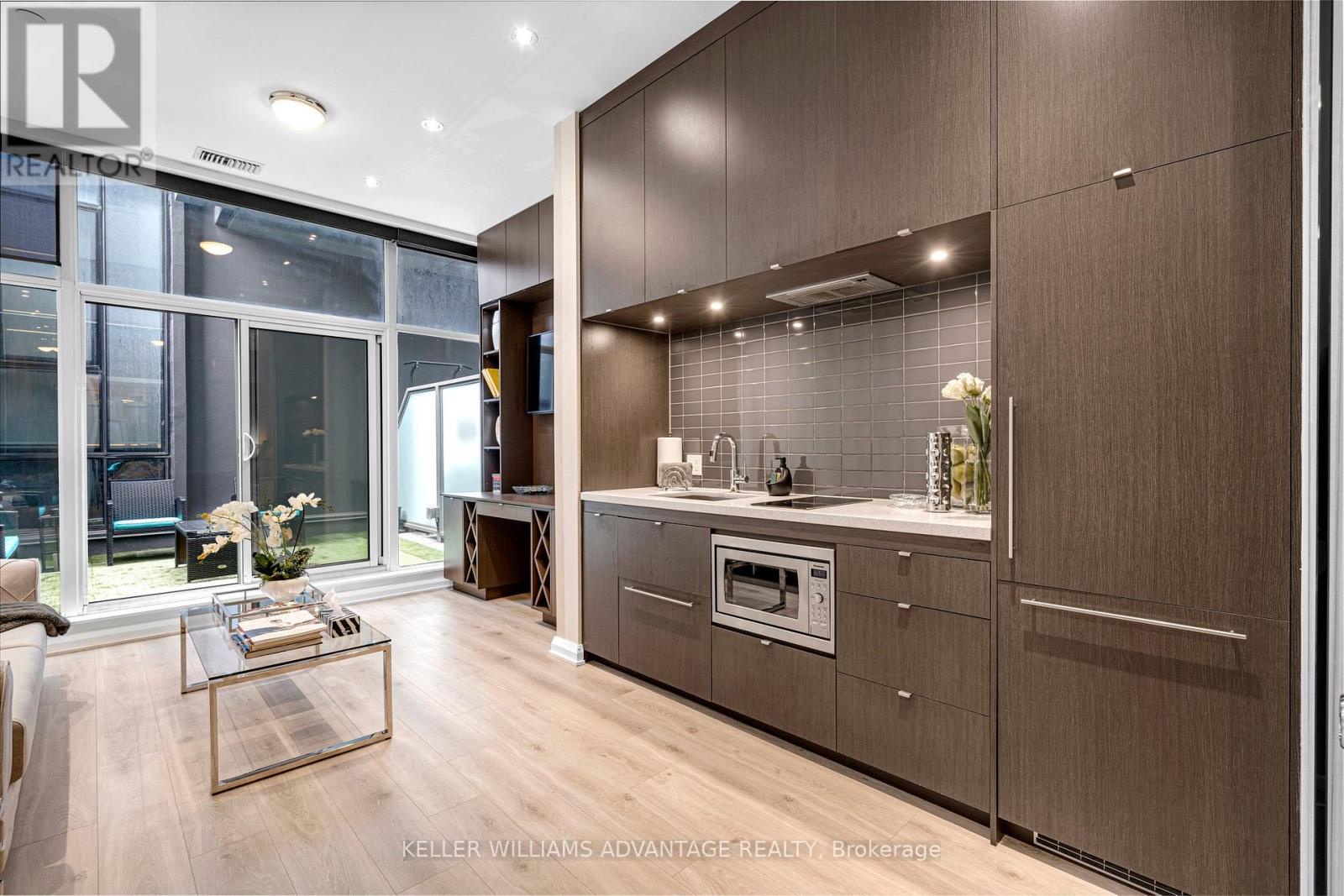 304 - 155 Yorkville Avenue, Toronto (annex), Ontario