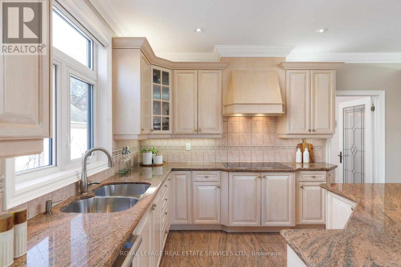 64 Yorkleigh Avenue, Toronto (humber Heights), Ontario