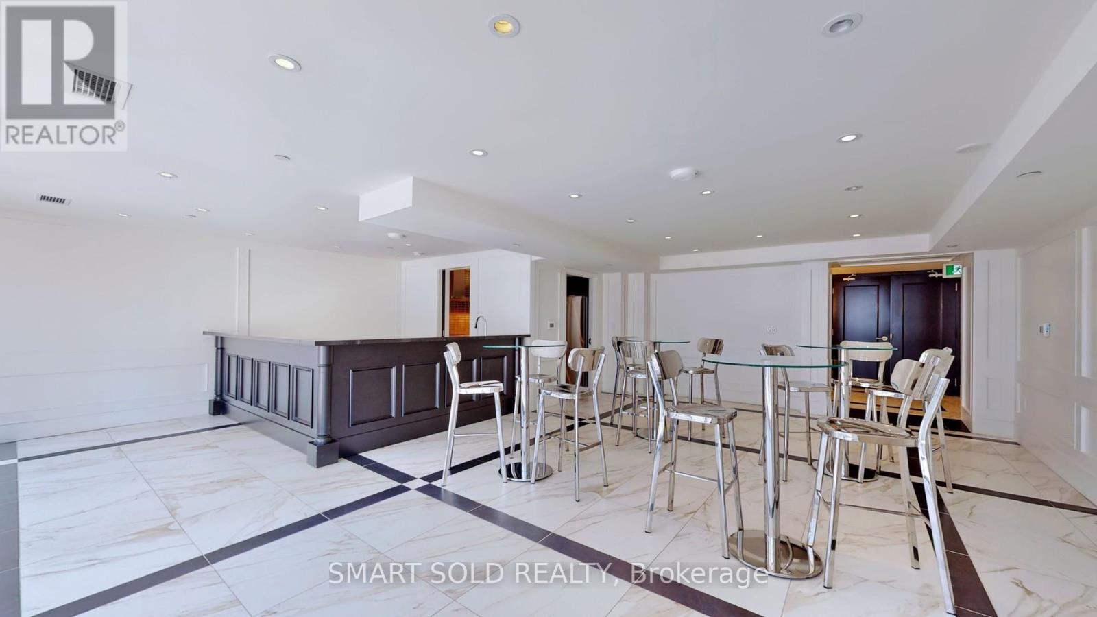 819 - 955 Bay Street, Toronto (bay Street Corridor), Ontario