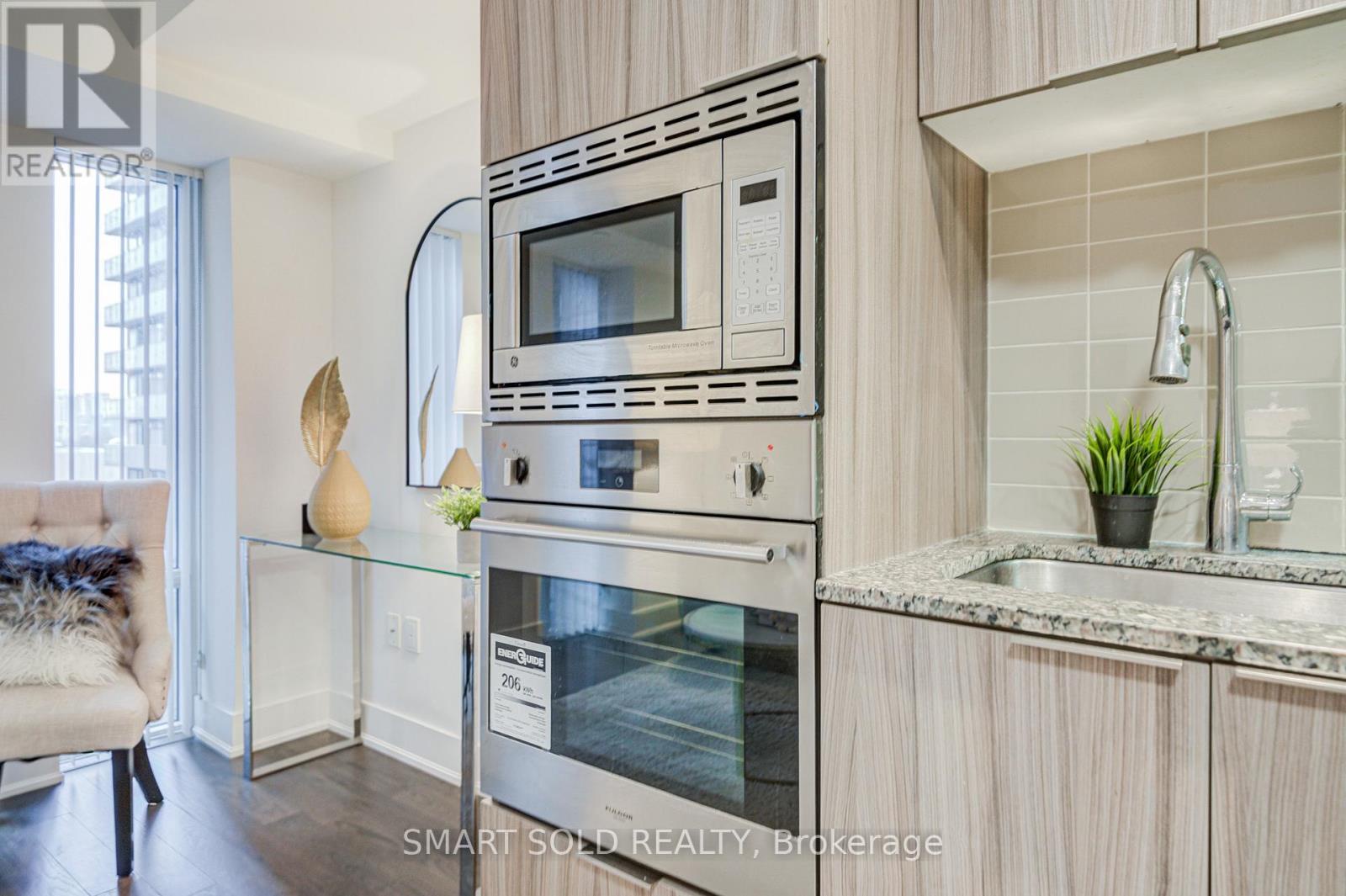 819 - 955 Bay Street, Toronto (bay Street Corridor), Ontario