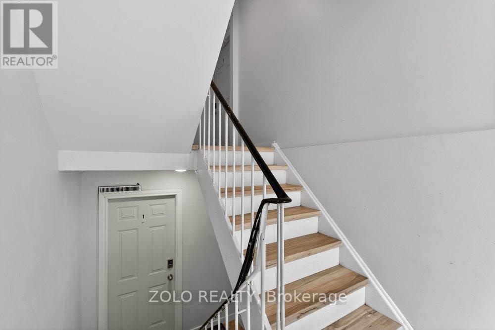 20 Bridesburg Drive, Toronto (kingsview Village-the Westway), Ontario