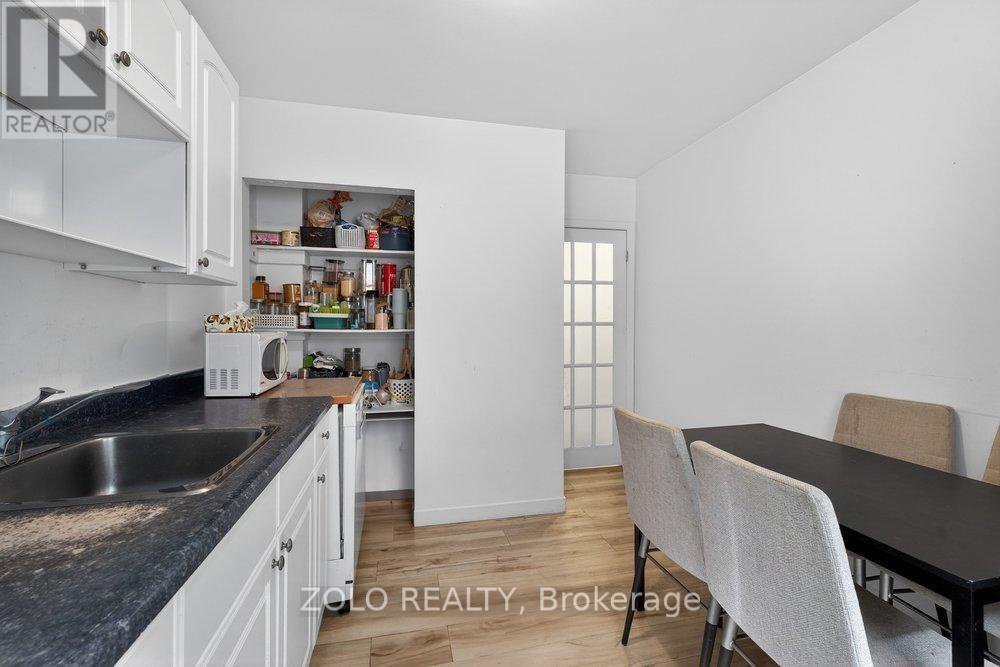 20 Bridesburg Drive, Toronto (kingsview Village-the Westway), Ontario