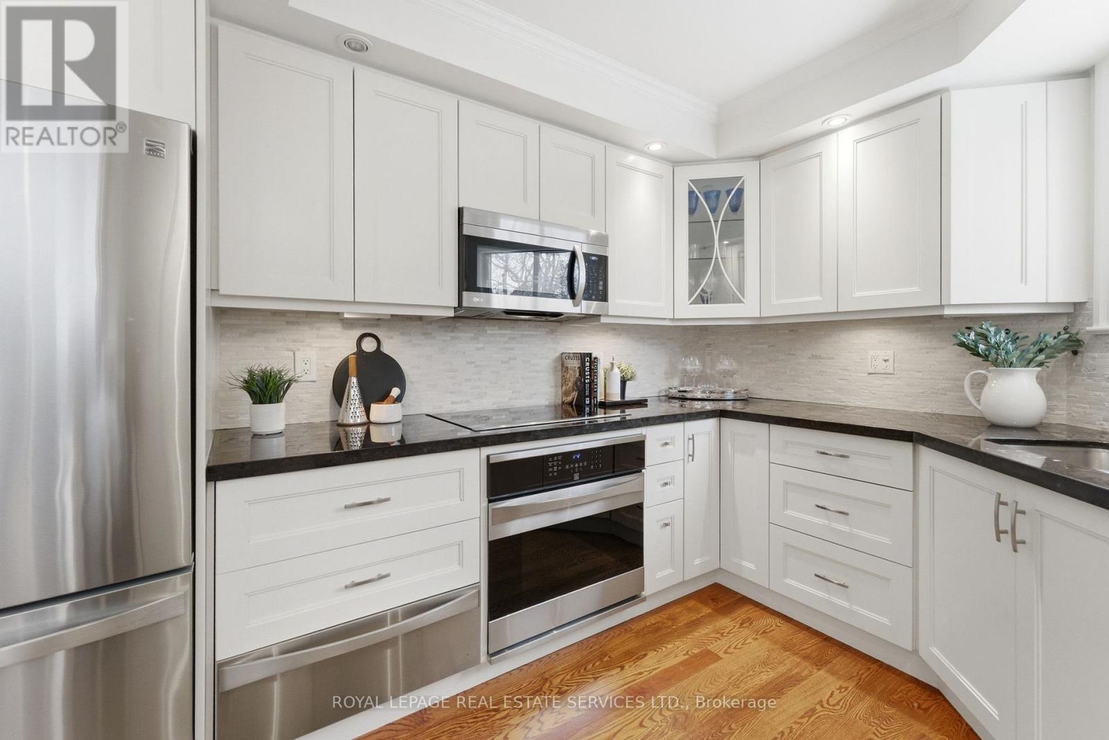 17 Elstree Road, Toronto (edenbridge-humber Valley), Ontario