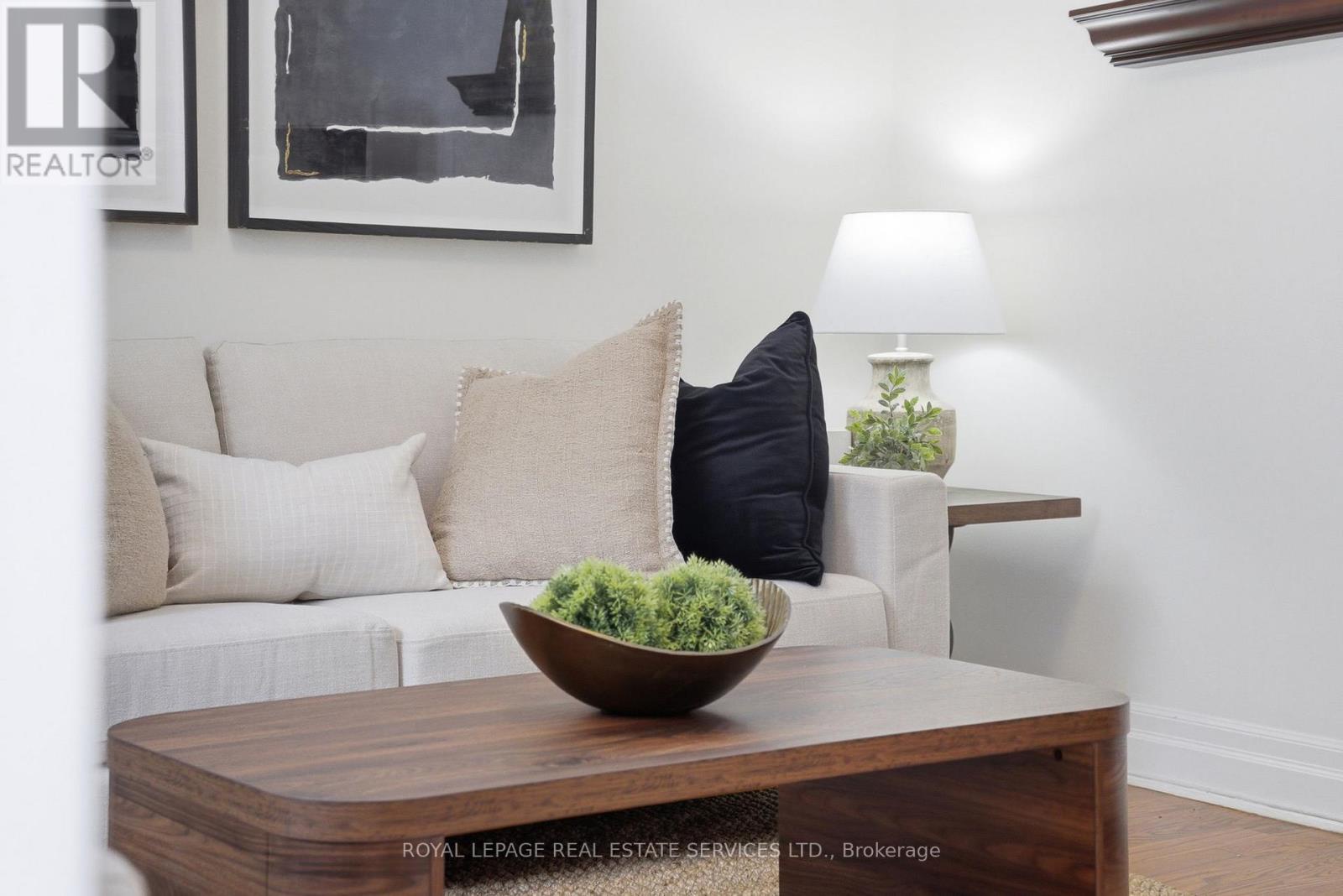 17 Elstree Road, Toronto (edenbridge-humber Valley), Ontario