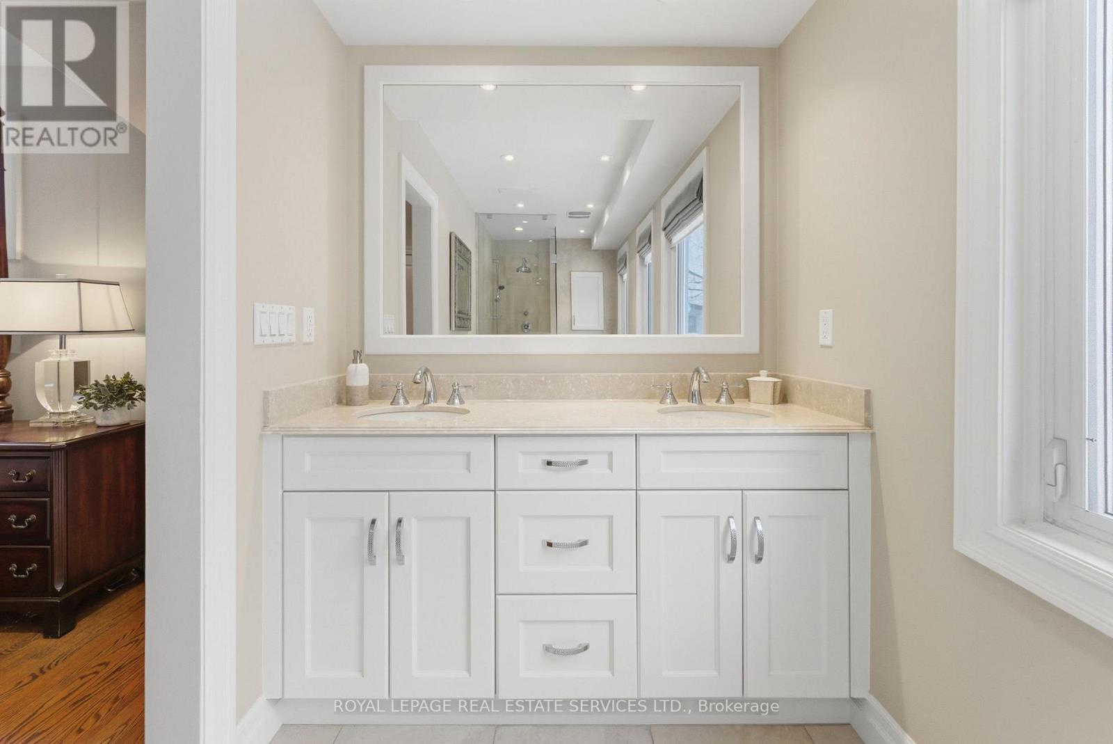 17 Elstree Road, Toronto (edenbridge-humber Valley), Ontario