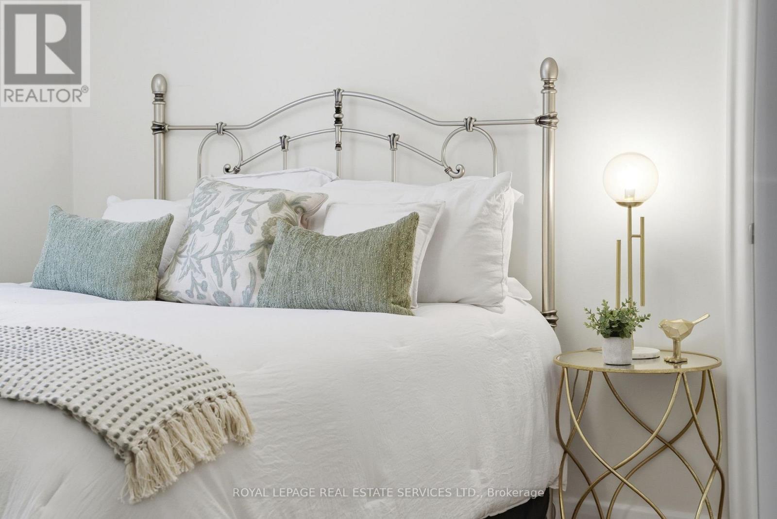 17 Elstree Road, Toronto (edenbridge-humber Valley), Ontario