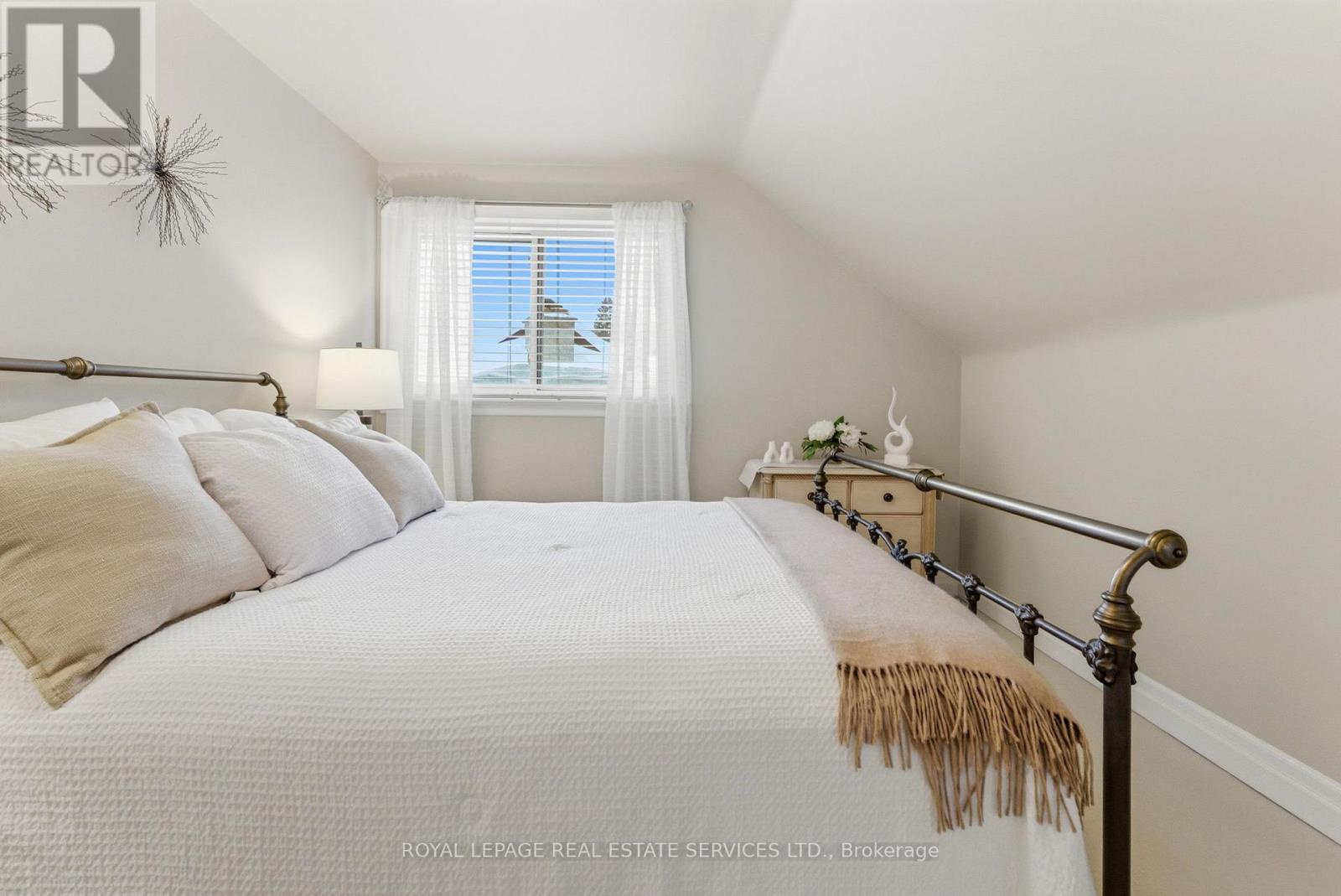 17 Elstree Road, Toronto (edenbridge-humber Valley), Ontario