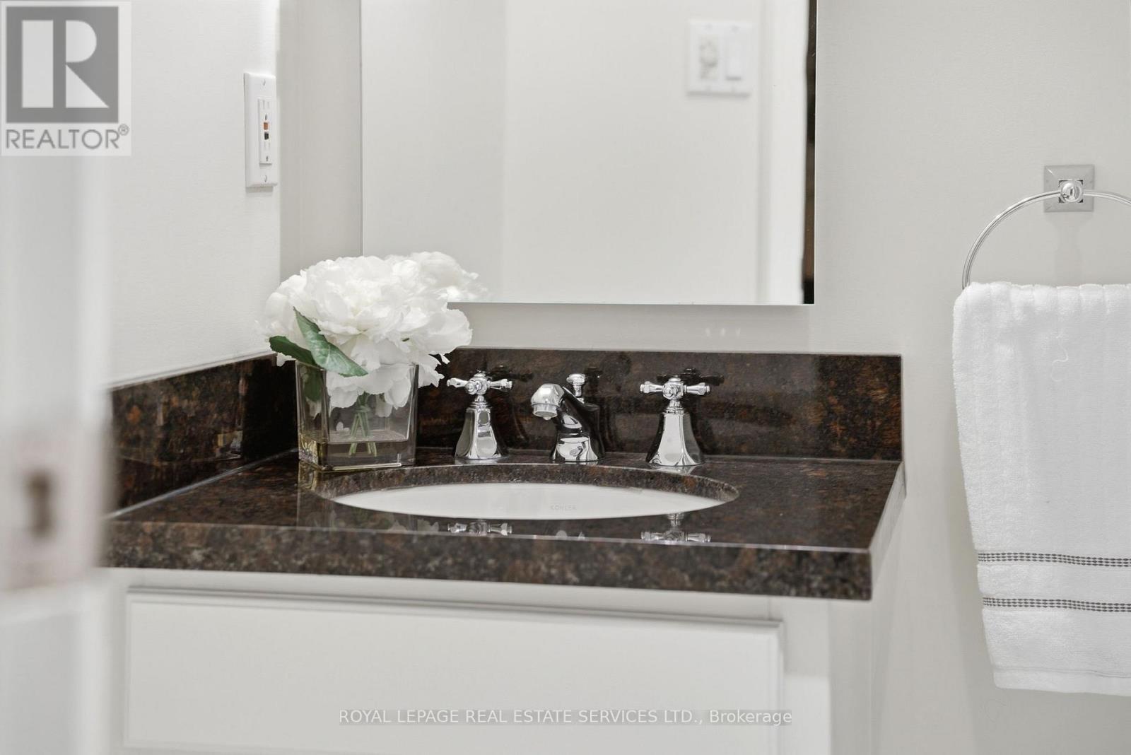 17 Elstree Road, Toronto (edenbridge-humber Valley), Ontario